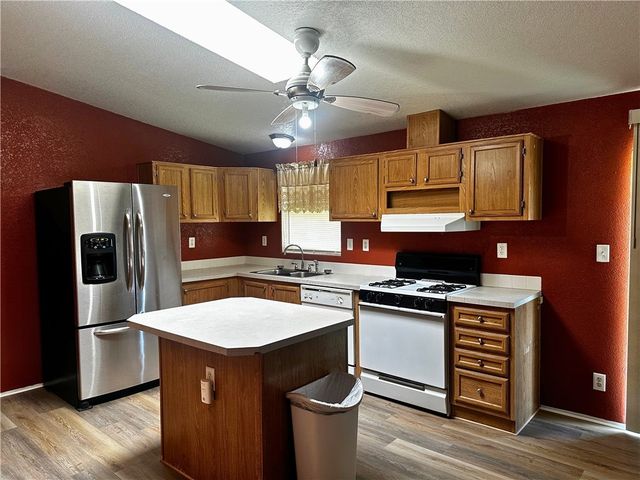 3746 N Bouse Road, Golden Valley, AZ 86413