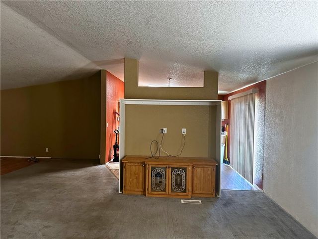 3746 N Bouse Road, Golden Valley, AZ 86413