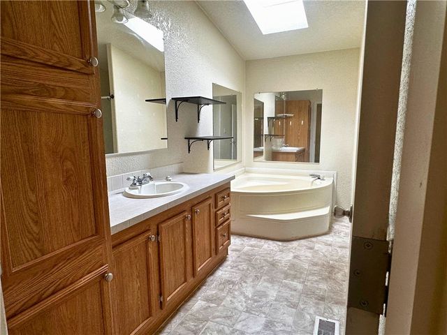 3746 N Bouse Road, Golden Valley, AZ 86413