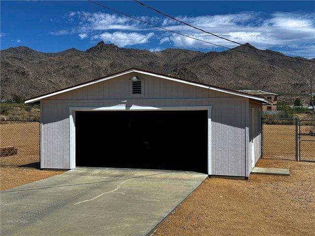 3746 N Bouse Road, Golden Valley, AZ 86413