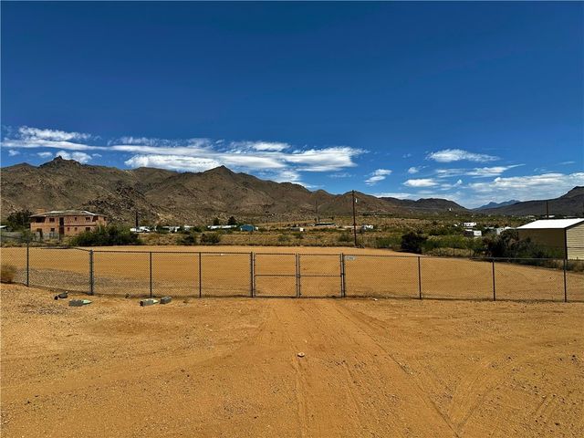 3746 N Bouse Road, Golden Valley, AZ 86413