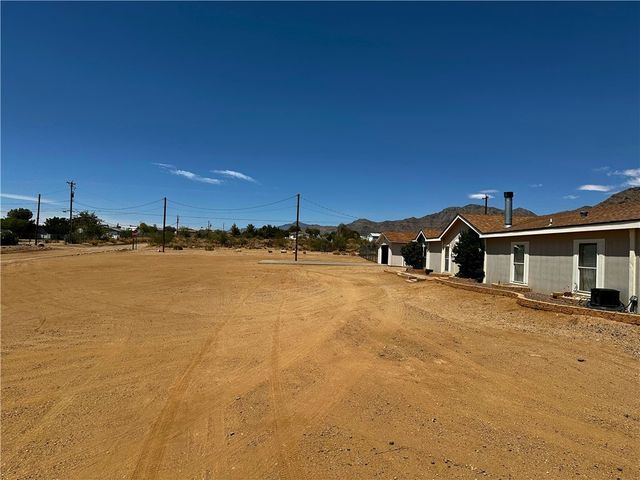 3746 N Bouse Road, Golden Valley, AZ 86413