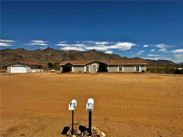 3746 N Bouse Road, Golden Valley, AZ 86413