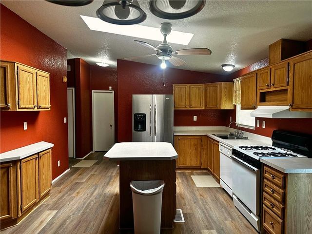 3746 N Bouse Road, Golden Valley, AZ 86413