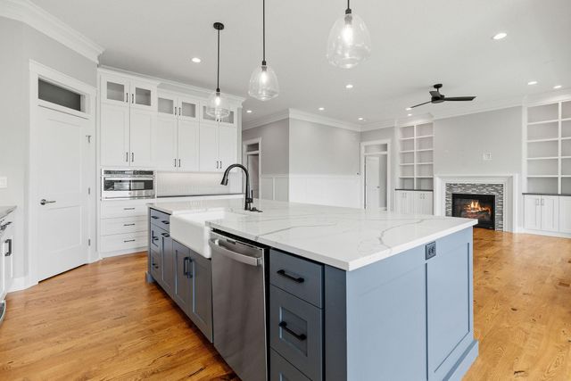 2732 Bentley Drive SW, Rochester, MN 55902