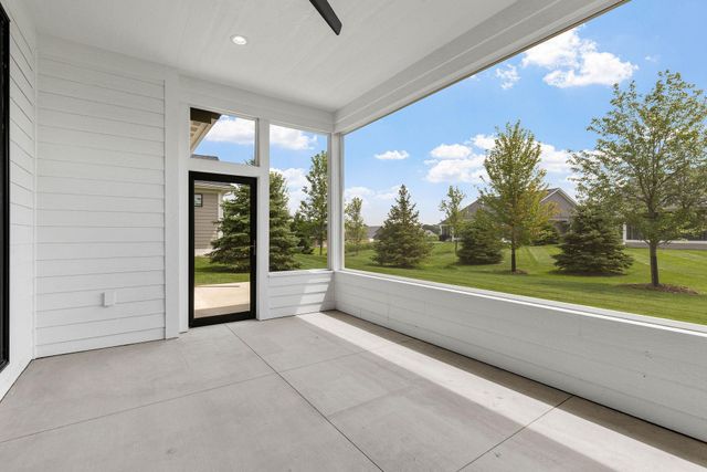 2732 Bentley Drive SW, Rochester, MN 55902