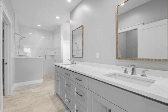 2732 Bentley Drive SW, Rochester, MN 55902