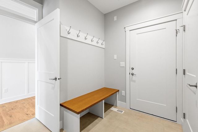 2732 Bentley Drive SW, Rochester, MN 55902