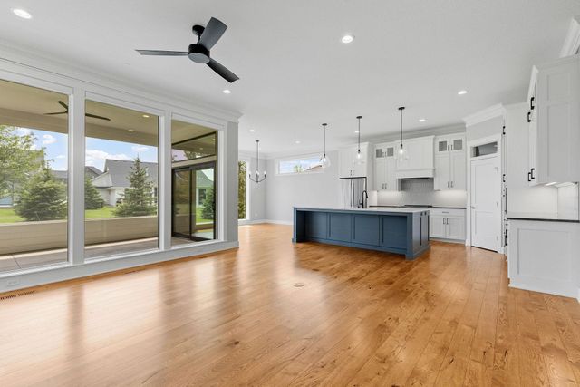 2732 Bentley Drive SW, Rochester, MN 55902