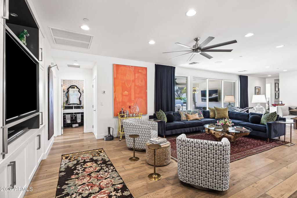 Image 11 of property listing at 6919 E VISTA Drive, Paradise Valley, AZ 85253