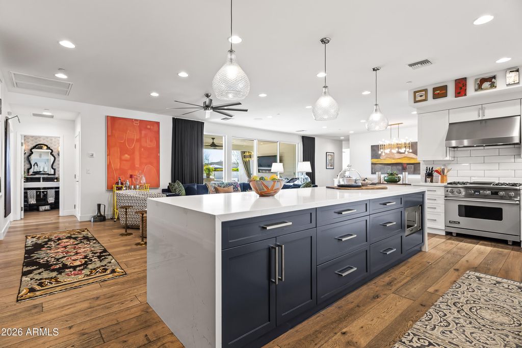 Image 15 of property listing at 6919 E VISTA Drive, Paradise Valley, AZ 85253
