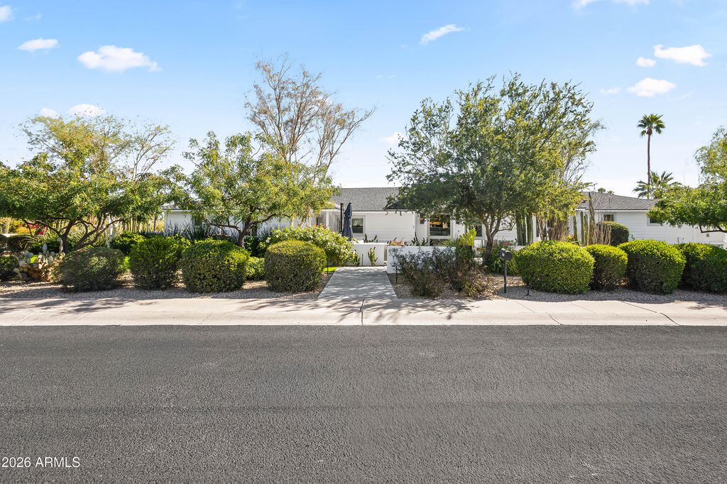 Image 3 of property listing at 6919 E VISTA Drive, Paradise Valley, AZ 85253