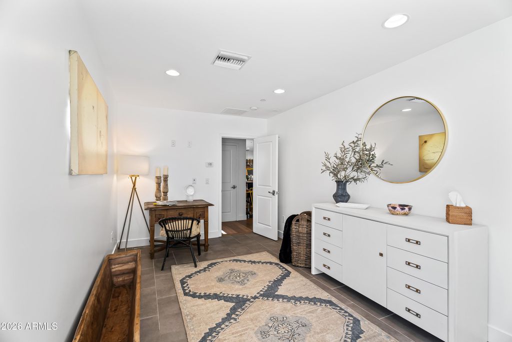 Image 30 of property listing at 6919 E VISTA Drive, Paradise Valley, AZ 85253