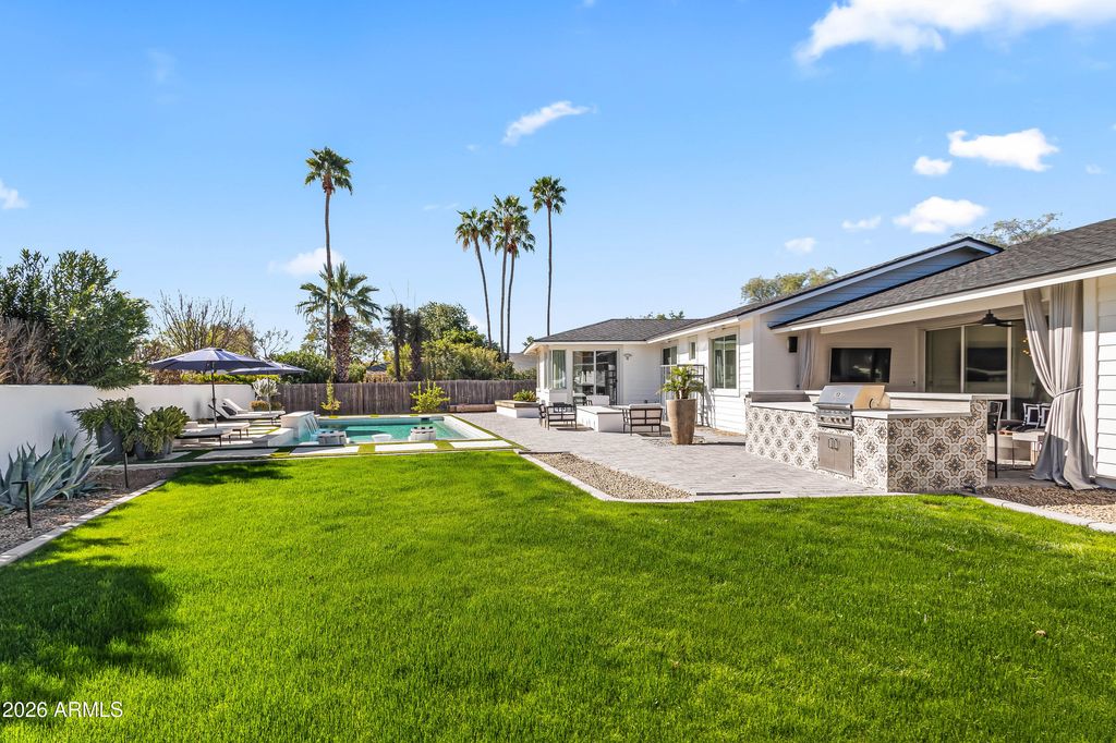 Image 34 of property listing at 6919 E VISTA Drive, Paradise Valley, AZ 85253