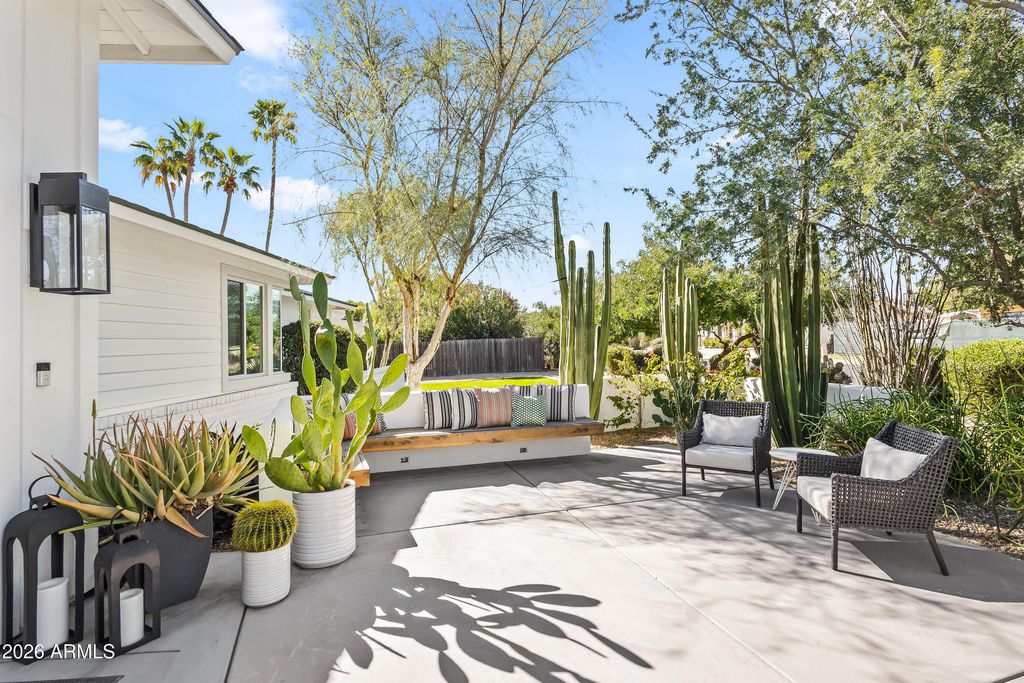 Image 4 of property listing at 6919 E VISTA Drive, Paradise Valley, AZ 85253