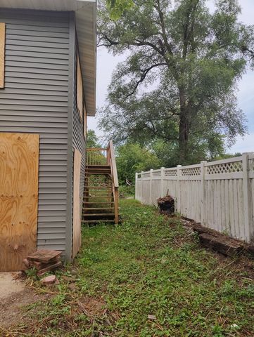 1030 West Drive, South Elgin, IL 60177