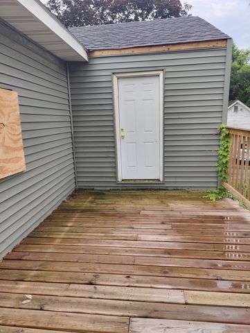 1030 West Drive, South Elgin, IL 60177