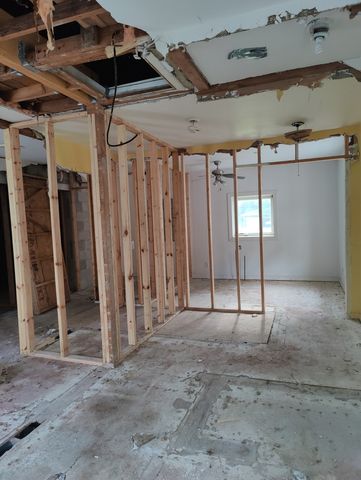 1030 West Drive, South Elgin, IL 60177