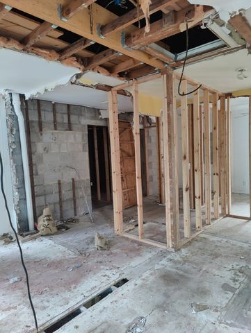 1030 West Drive, South Elgin, IL 60177