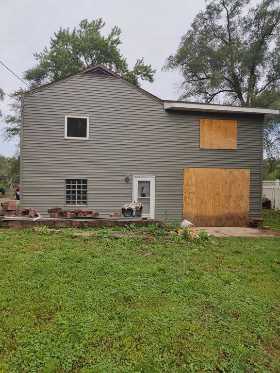 1030 West Drive, South Elgin, IL 60177