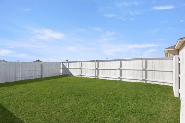 112 Bountiful LN, Elgin, TX 78621