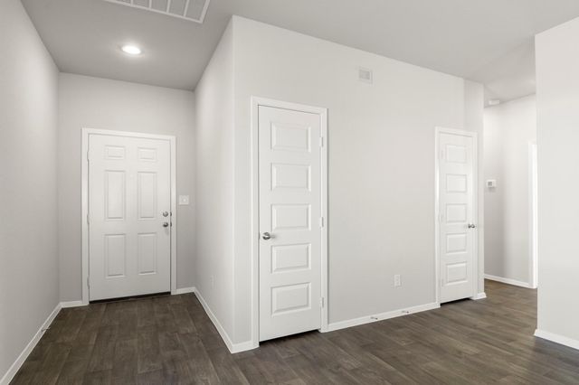 112 Bountiful LN, Elgin, TX 78621