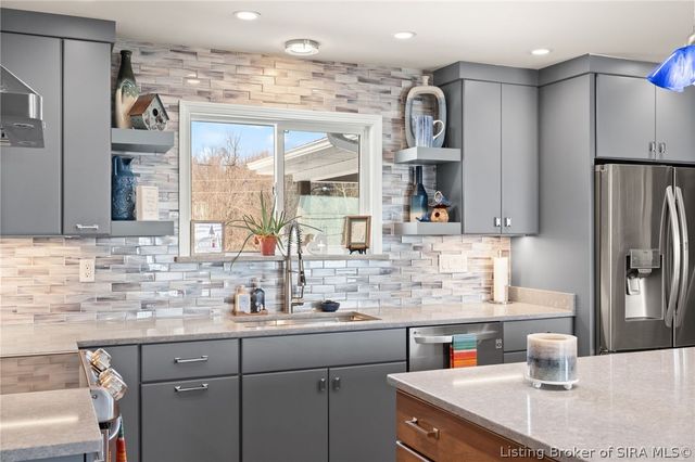 8115 N Skyline Drive, Floyds Knobs, IN 47119