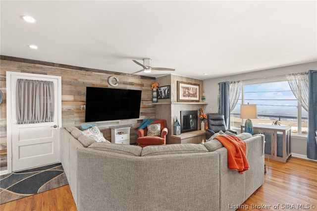 8115 N Skyline Drive, Floyds Knobs, IN 47119