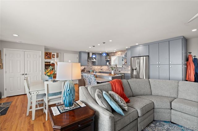 8115 N Skyline Drive, Floyds Knobs, IN 47119