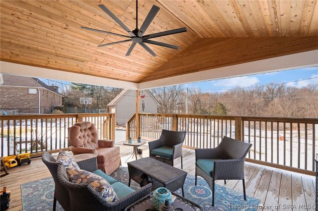 8115 N Skyline Drive, Floyds Knobs, IN 47119