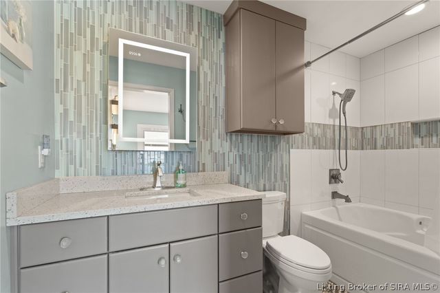 8115 N Skyline Drive, Floyds Knobs, IN 47119