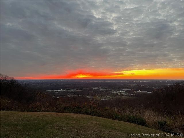 8115 N Skyline Drive, Floyds Knobs, IN 47119