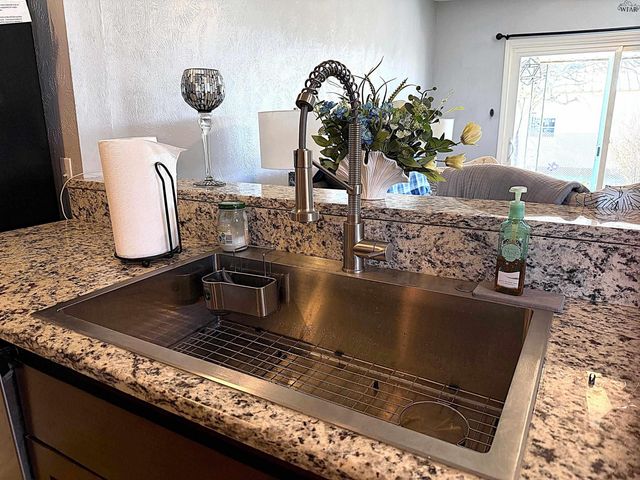 409 N HAMMOND STREET, Henrietta, TX 76365