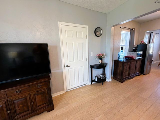 409 N HAMMOND STREET, Henrietta, TX 76365