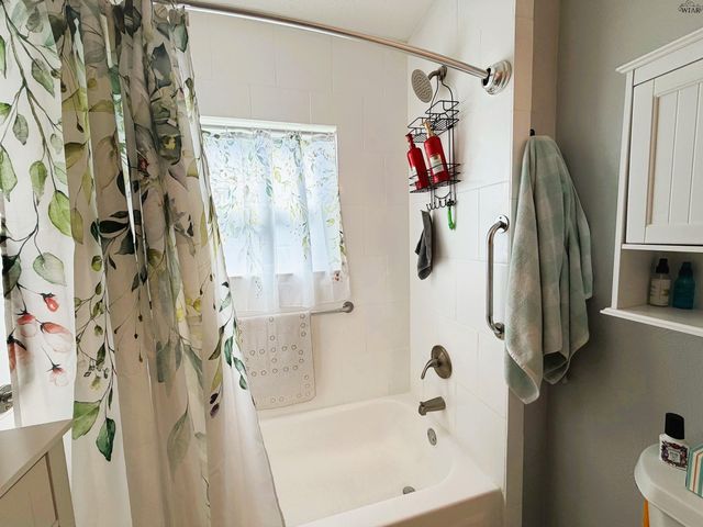 409 N HAMMOND STREET, Henrietta, TX 76365