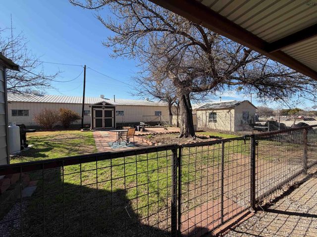 409 N HAMMOND STREET, Henrietta, TX 76365