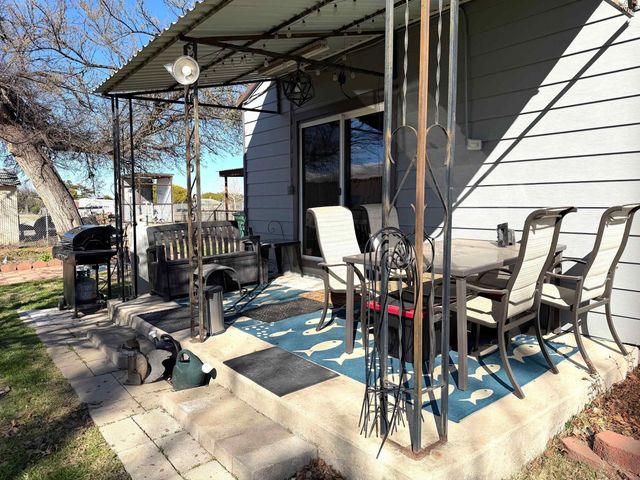 409 N HAMMOND STREET, Henrietta, TX 76365