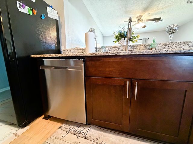 409 N HAMMOND STREET, Henrietta, TX 76365