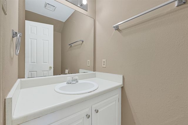 2030 Plantation Drive B-14, Conroe, TX 77301