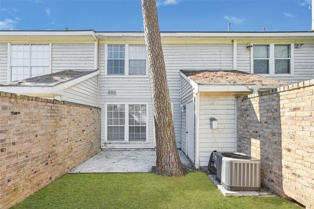 2030 Plantation Drive B-14, Conroe, TX 77301