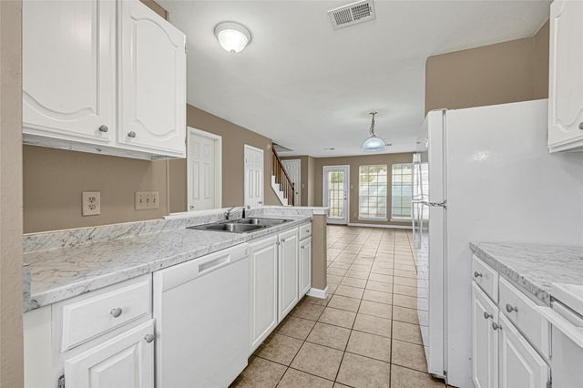 2030 Plantation Drive B-14, Conroe, TX 77301