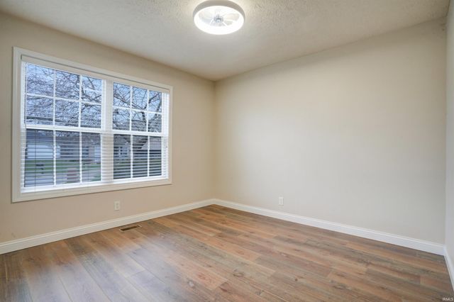 11918 WAYLAND Court, Evansville, IN 47725