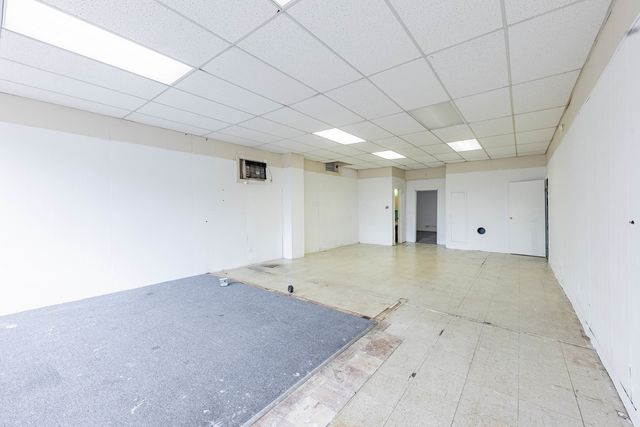 13303 S Brandon Avenue, Chicago, IL 60633