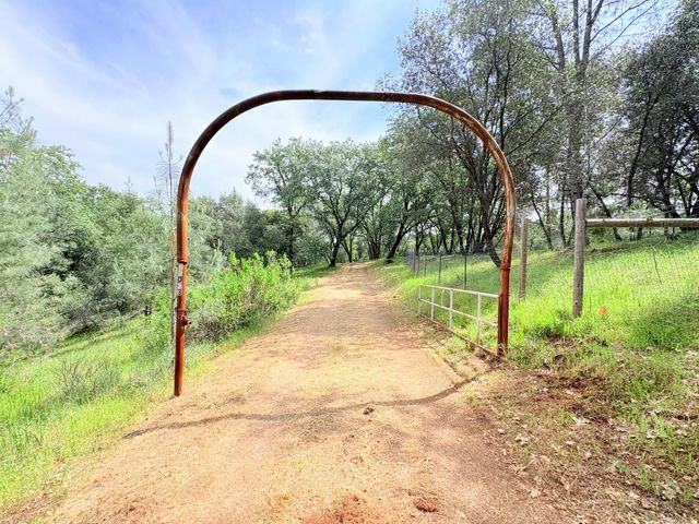 12063 Woodacre Rd, Grass Valley, CA 95949