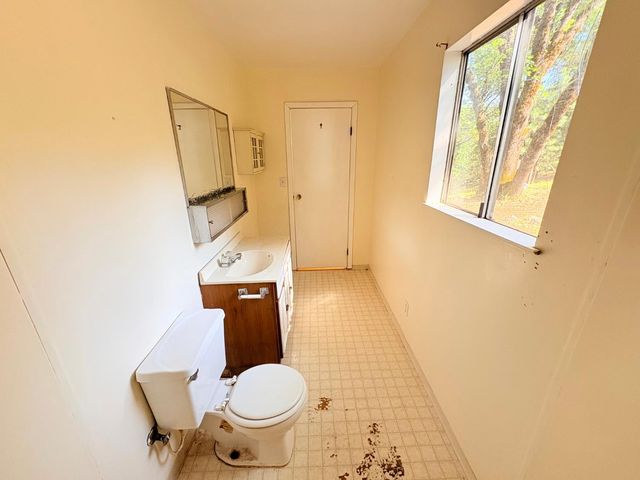 12063 Woodacre Rd, Grass Valley, CA 95949