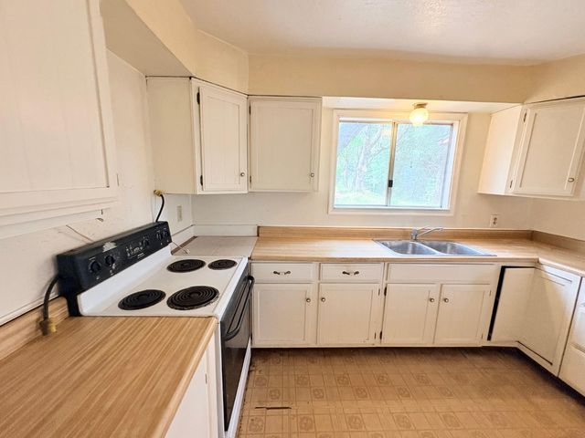 12063 Woodacre Rd, Grass Valley, CA 95949