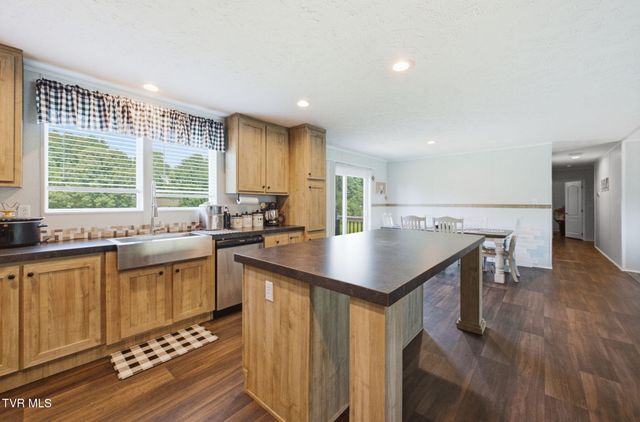 323 Fox Pvt Drive, Bluff City, TN 37618
