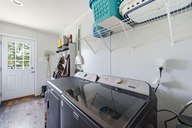 323 Fox Pvt Drive, Bluff City, TN 37618