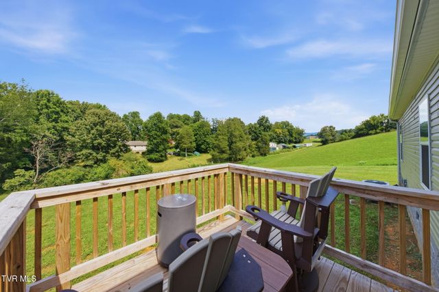 323 Fox Pvt Drive, Bluff City, TN 37618
