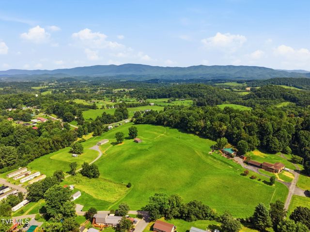 323 Fox Pvt Drive, Bluff City, TN 37618